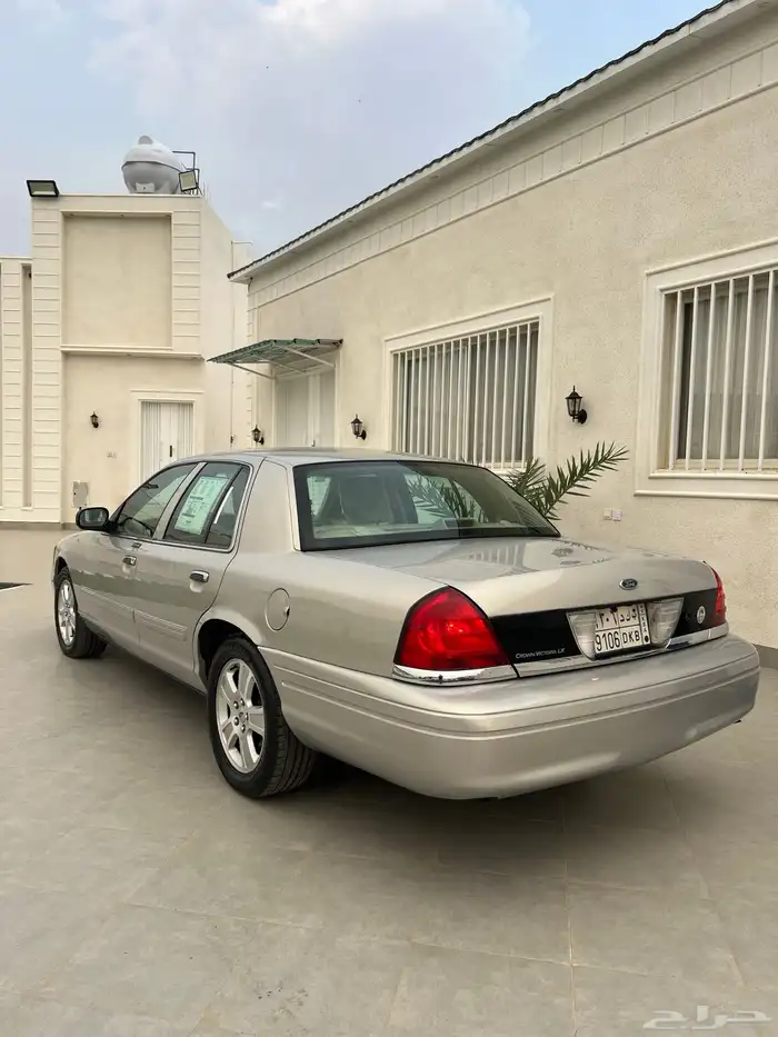 فورد كراون فكتوريا 2011 سعودي 10