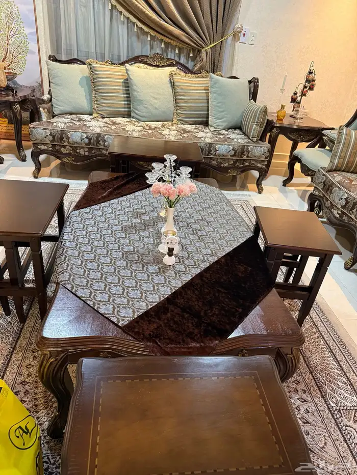 مجلس ( كنب وستاير وطقم طاولات ) 8