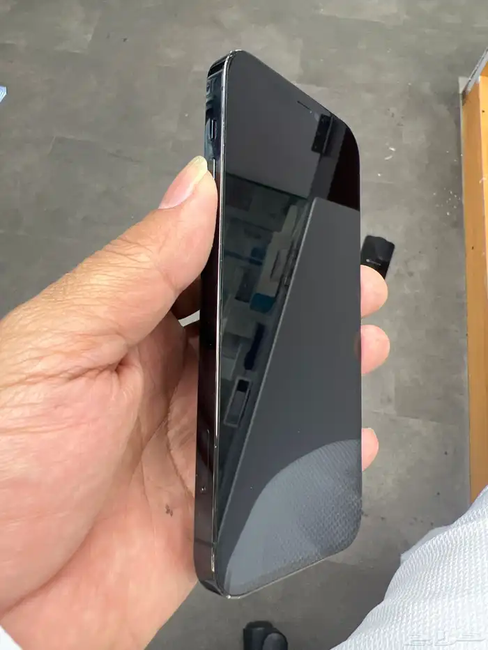 ايفون 12 برو 256 نضيف ما انفك 1