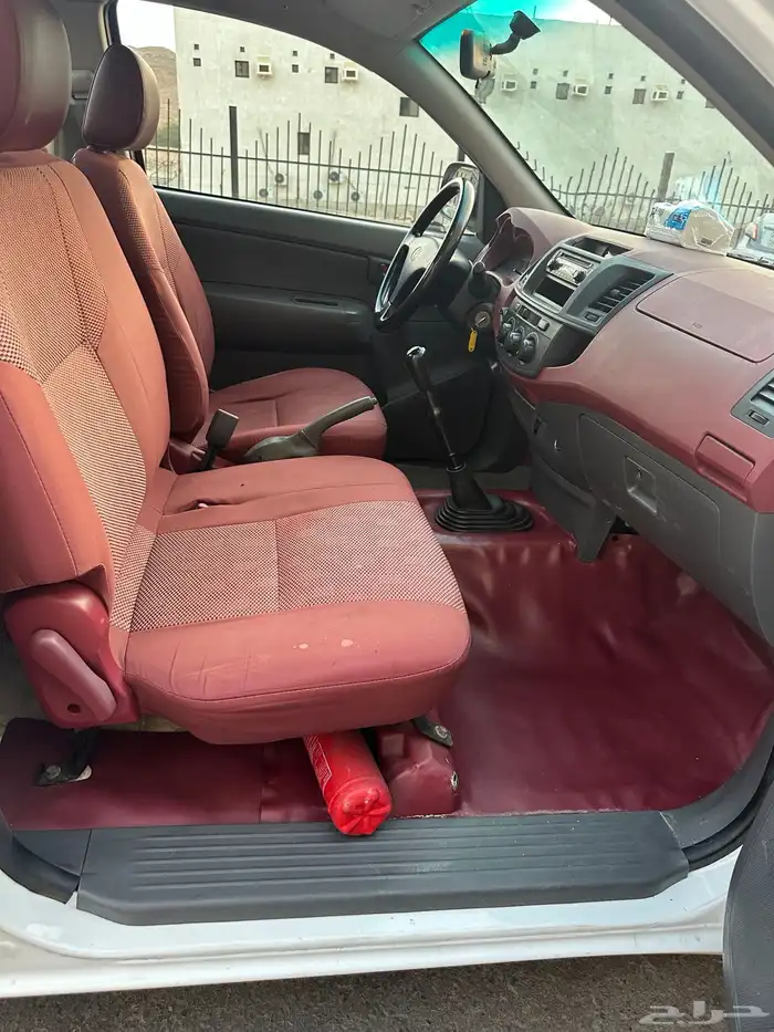 هايلوكس 2015 مخزنه نظيفه جدا 8