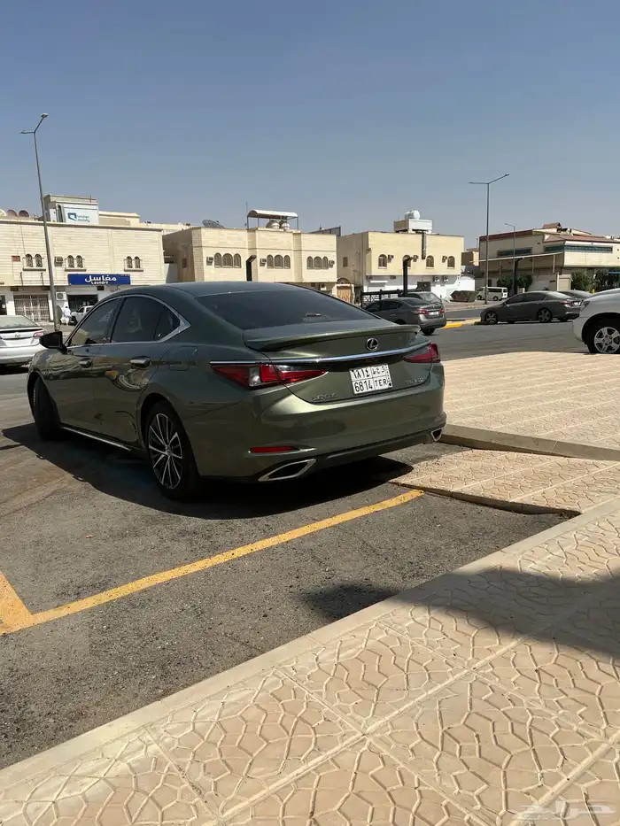 للبيع لكزس 2023 استخدام نظيف شخصي 3