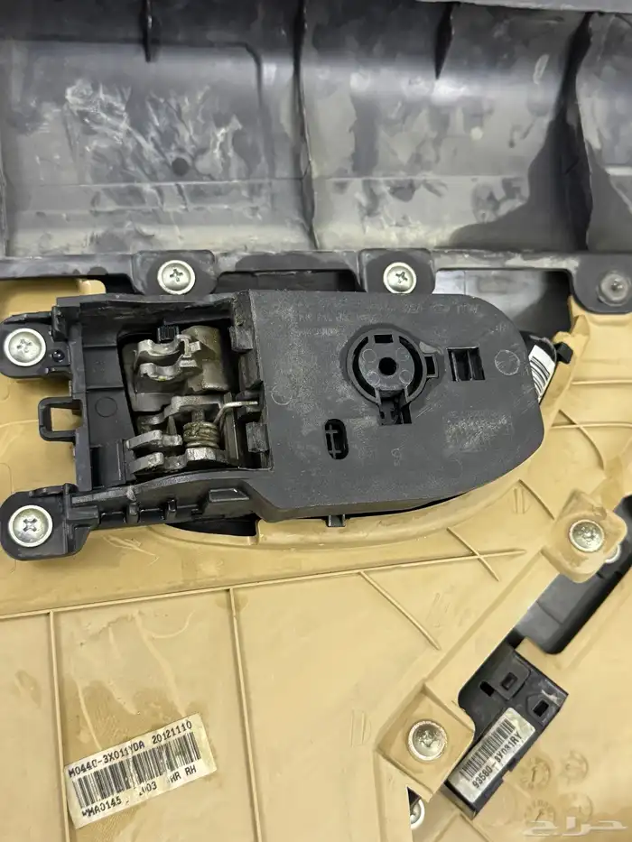 ديكور باب خلفي يمين النترا 2015 للبيع 1