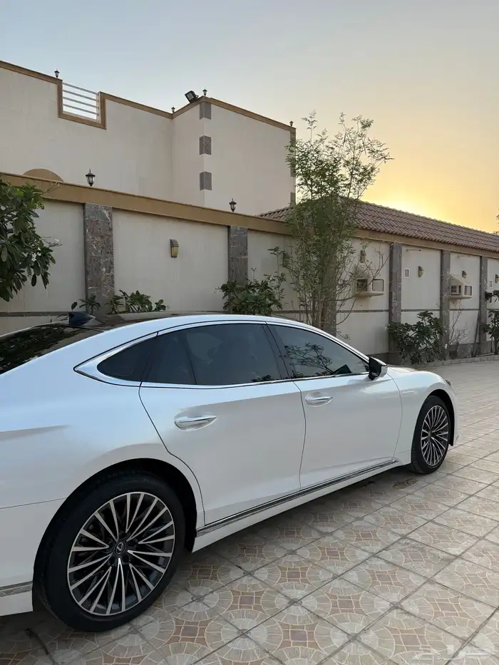 لكزس LS350 5