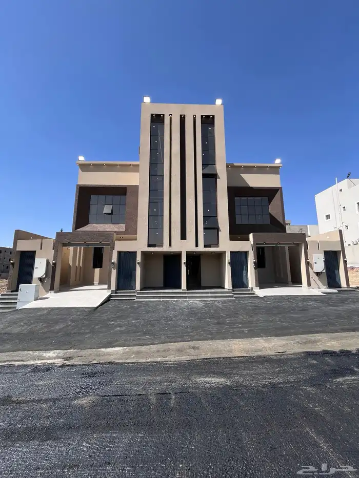 للبيع روف علوي مع ملحق وشقق ارضيه مع مدخل سياره بسعر مناسب 0