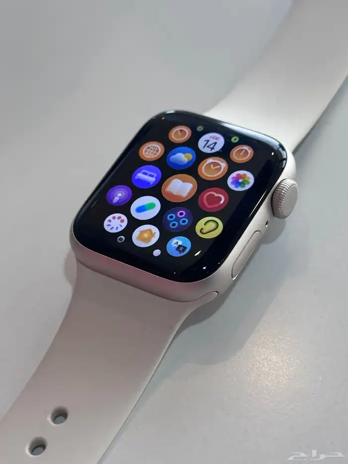 ساعة ابل SE 2025 1