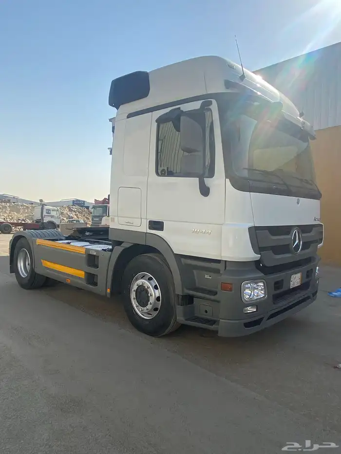 للبيع راس شاحنة اكتروس موديل 2011 4