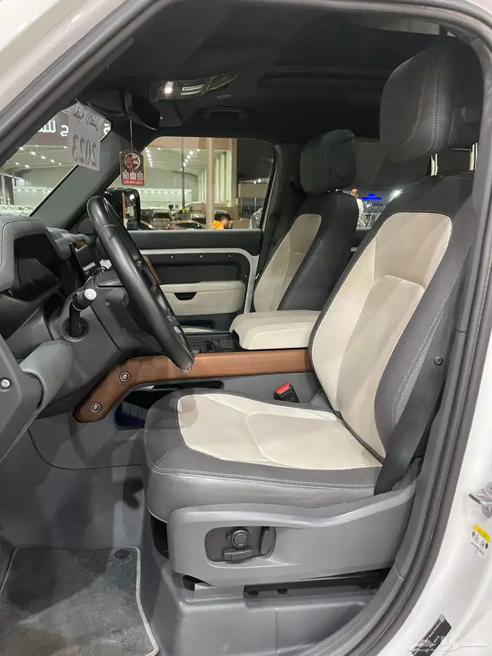 لاند روفر ديفندر P400 SE 2023 6