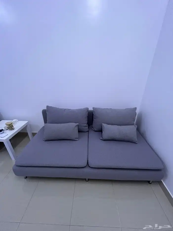كنب ايكيا وغطاءاضافي وسجاد ومكنسة تنيكوكنس ومسح لاسلكية 6
