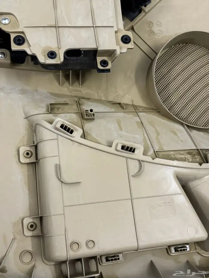 ديكور باب خلفي يمين النترا 2015 للبيع 3