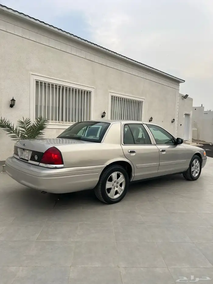 فورد كراون فكتوريا 2011 سعودي 14