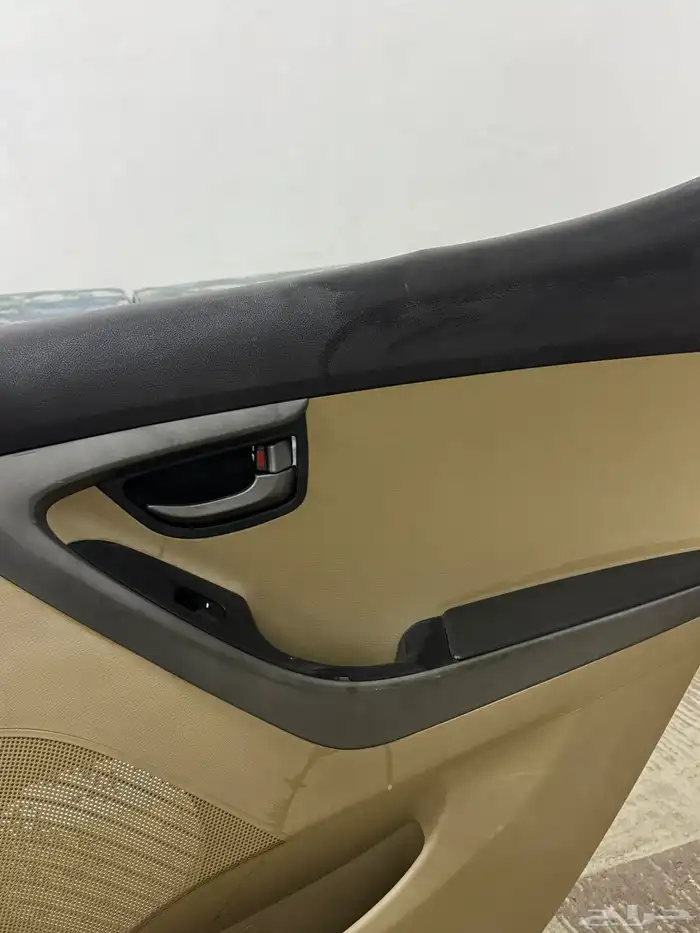 ديكور باب خلفي يمين النترا 2015 للبيع 0