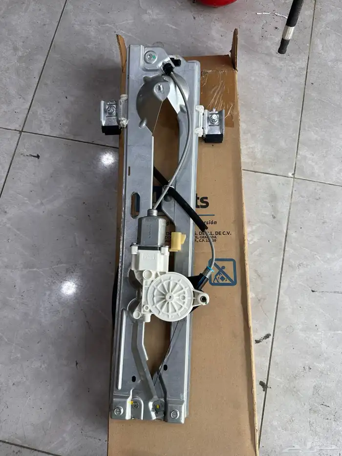 مكينة قزاز خلفي يسار جمس تركب من موديل 2007 لين 2014 اصلي 0