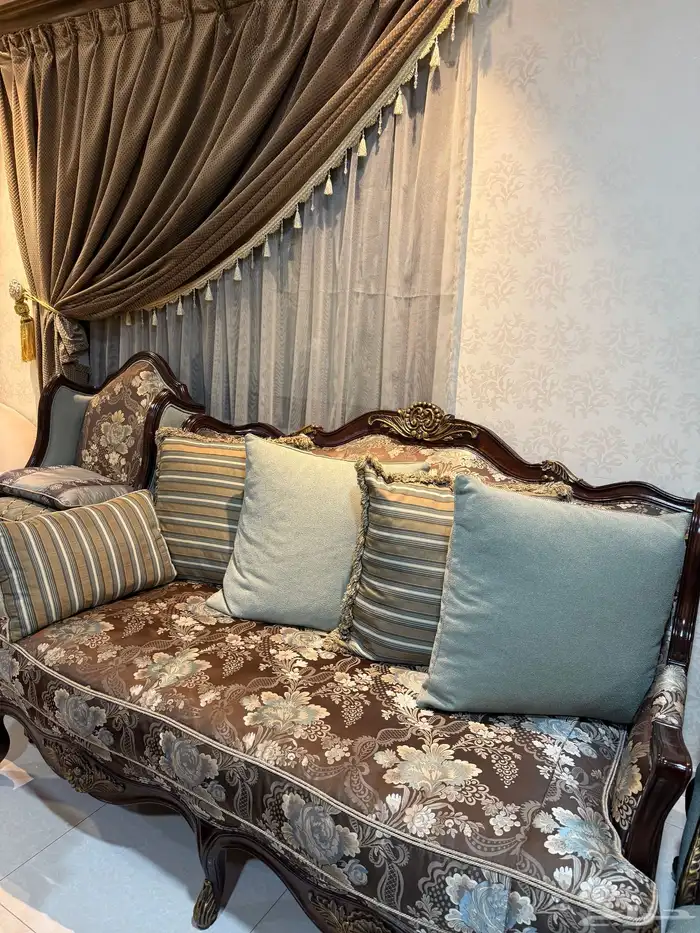 مجلس ( كنب وستاير وطقم طاولات ) 4