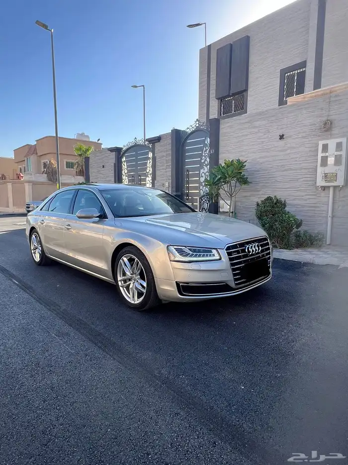 اودي A8 ممشى قليل بحاله الوكاله لون مميز نظيف جدا 7