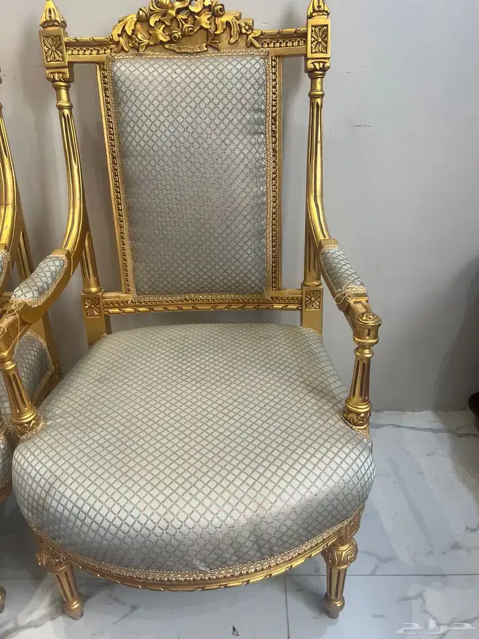 طقم كنب كلاسيك نظيف جدا للبيع 2