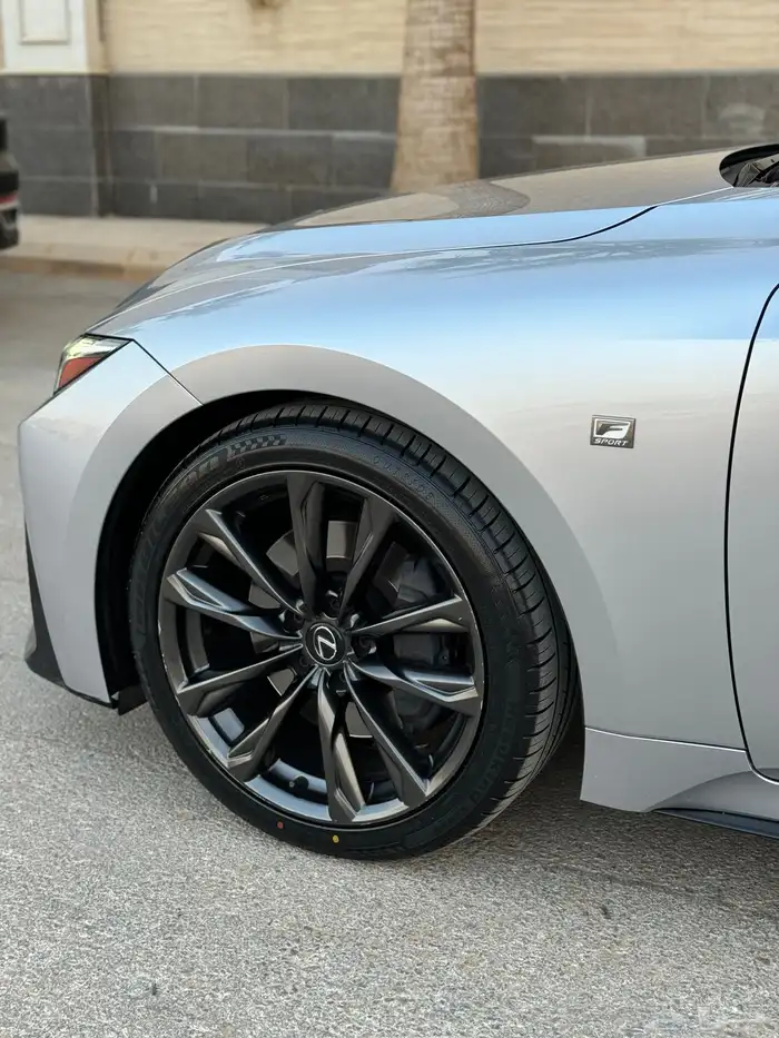 لكزس is 350 F sport ( بحالة الوكالة ) 8