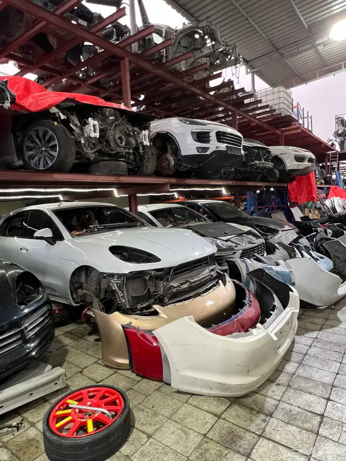 قطع غيار بنتلي روزرايز برس فراري 22