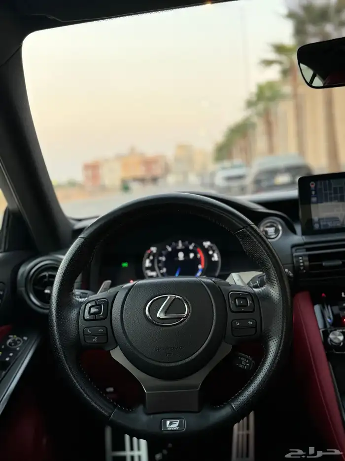 لكزس is 350 F sport ( بحالة الوكالة ) 32