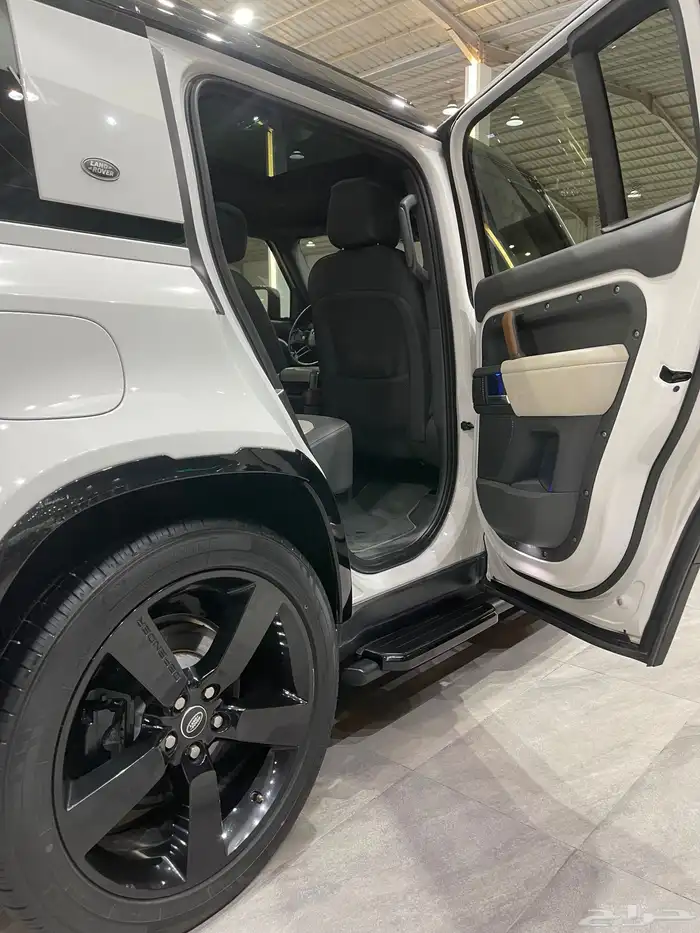 لاند روفر ديفندر P400 SE 2023 9