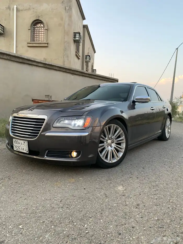 كرايسلر 2014 اعلى فئه v8 0