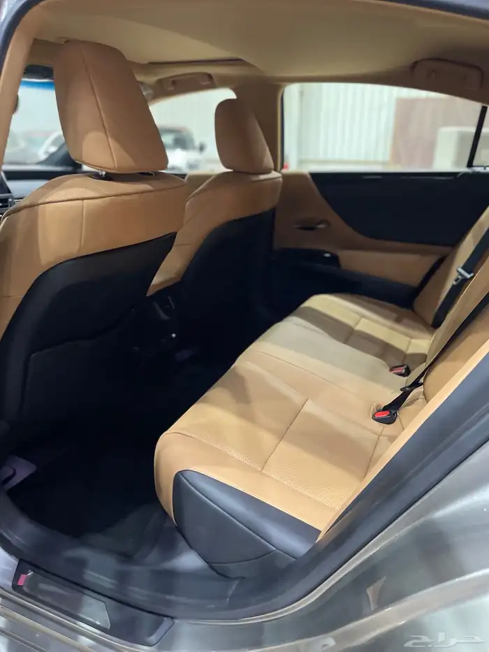 لكزس Es250 AA سعودي 2025 عداد 8 الاف 7