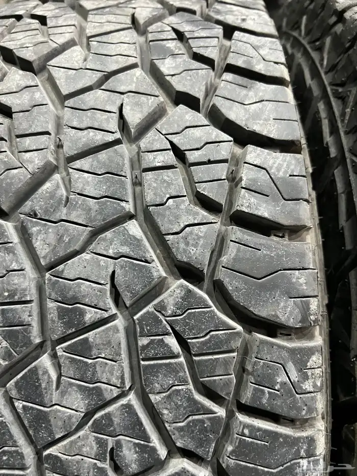 كفرات كومهو ربع حجري مقاس 285 70 17 28
