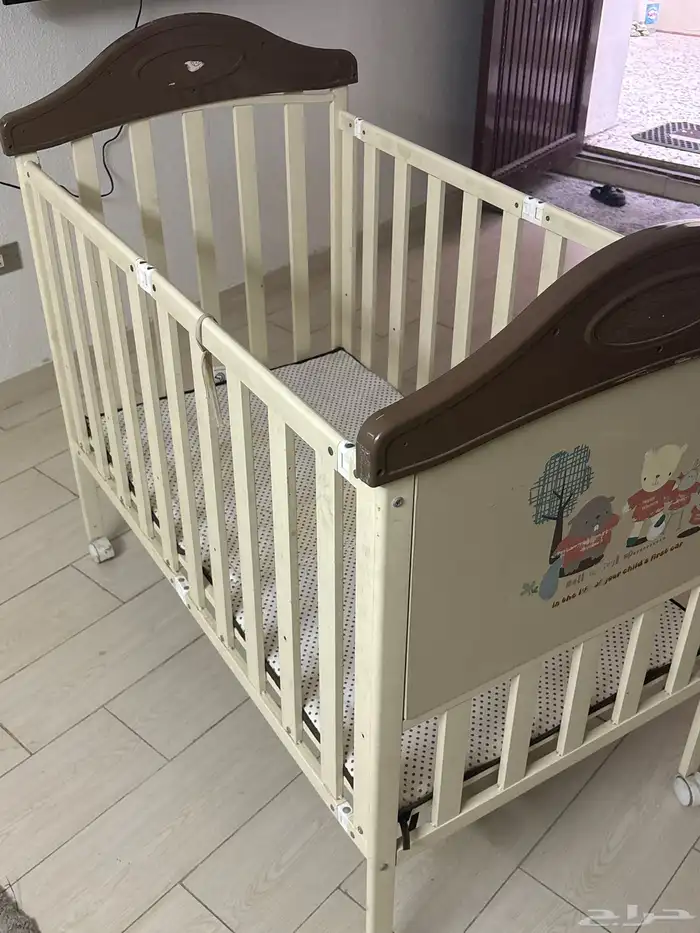 سرير حديد للبيع. قابل للثني من غير مرتبة 0