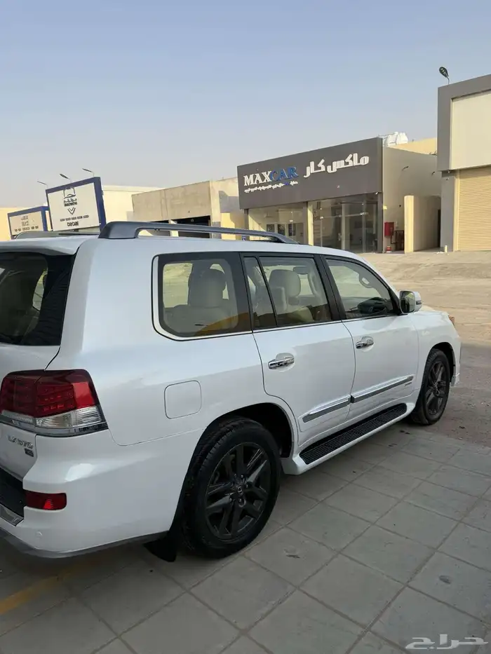 جيب لكزسLX570 موديل 2014. حد100 الف 2