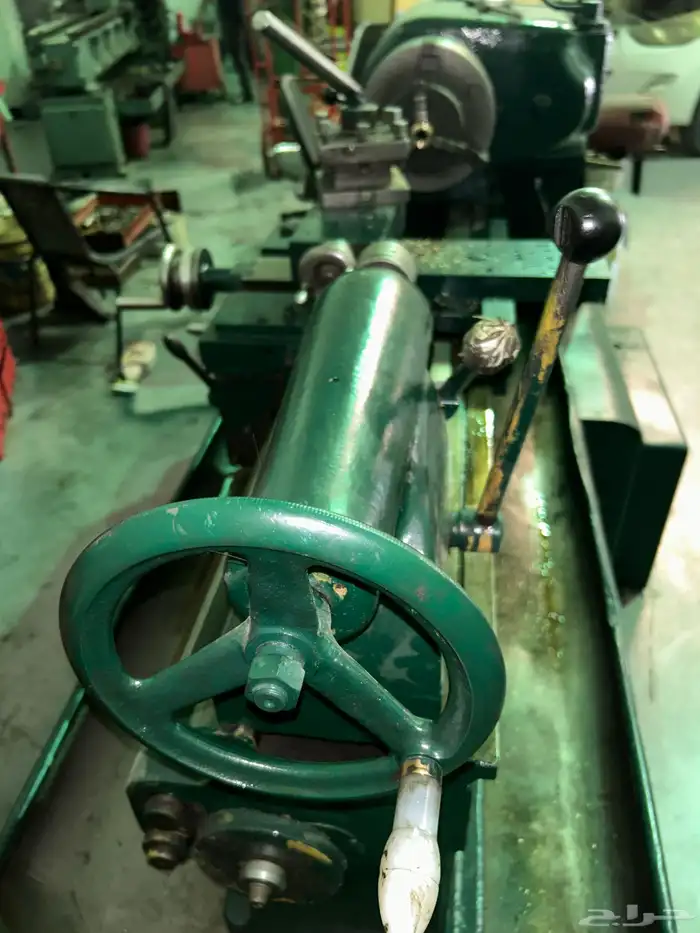 للبيع مخرطة إيطالية نظيفة بطول 2 متر 3