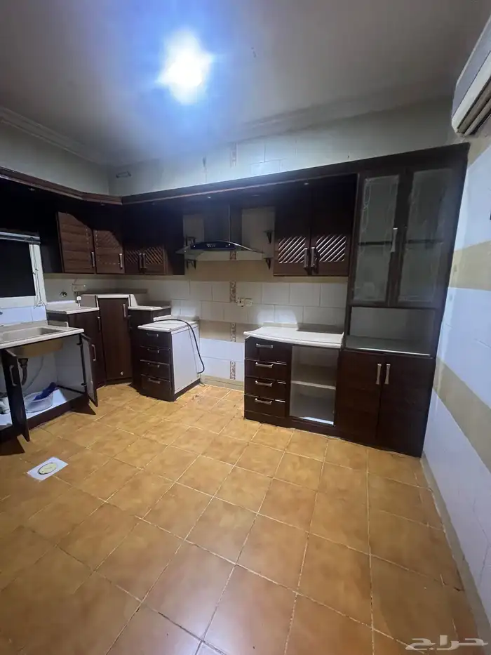 مطبخ وطاولة طعام 0