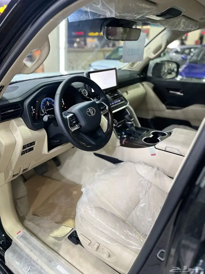 تيوتا لاندكروزر الموديل2025 فل كامل وارد السائر رقم(5)S 6