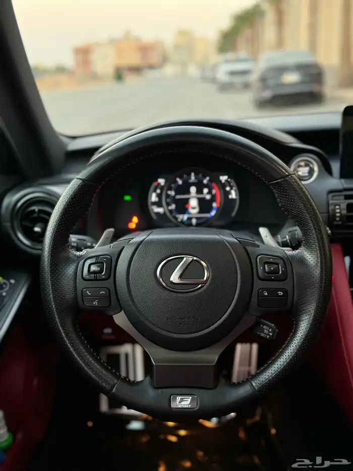 لكزس is 350 F sport ( بحالة الوكالة ) 31