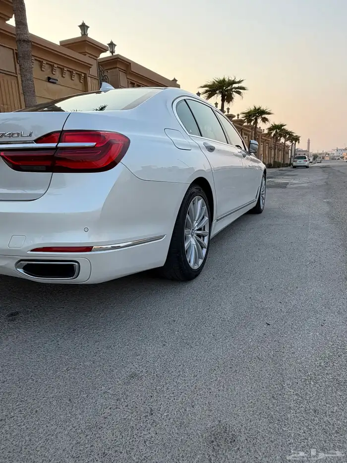 للبيع بي ام دبليو الفئه السابعه 4