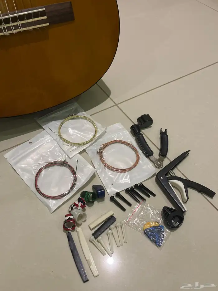 قيتار ياماها C40 1