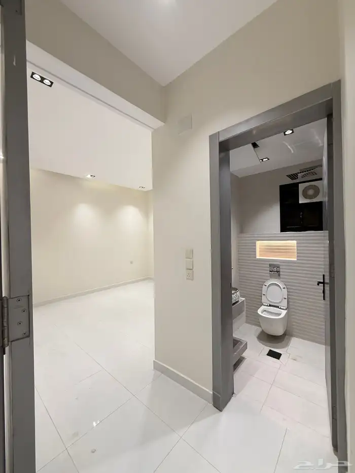 للبيع ادوار ارضيه وادوار علويه بحى المعارض بخميس مشيط 21