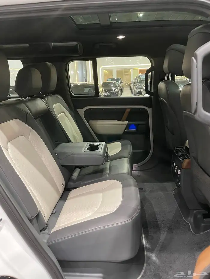لاند روفر ديفندر P400 SE 2023 11