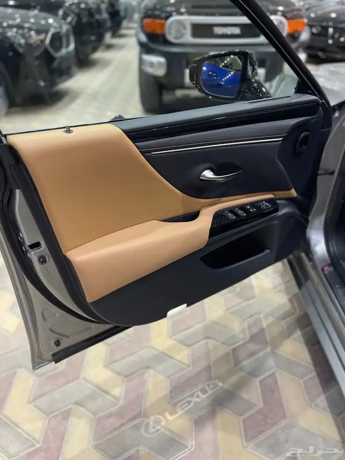 لكزس Es250 AA سعودي 2025 عداد 8 الاف 9