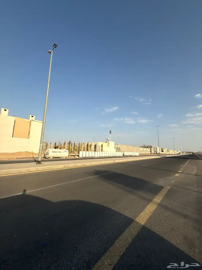 للبيع ارض تجارية في مخطط النبلاء م500 شارع 30م 42