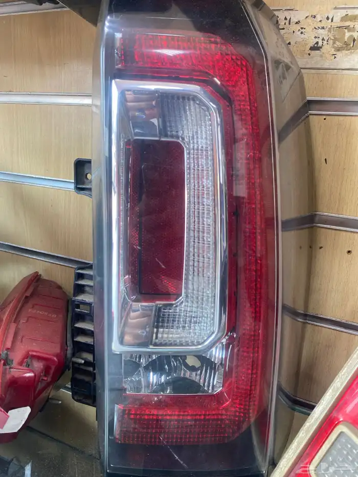 اسطب يوكن 2018خلفي يمين اصلي وكاله مستخدم 0