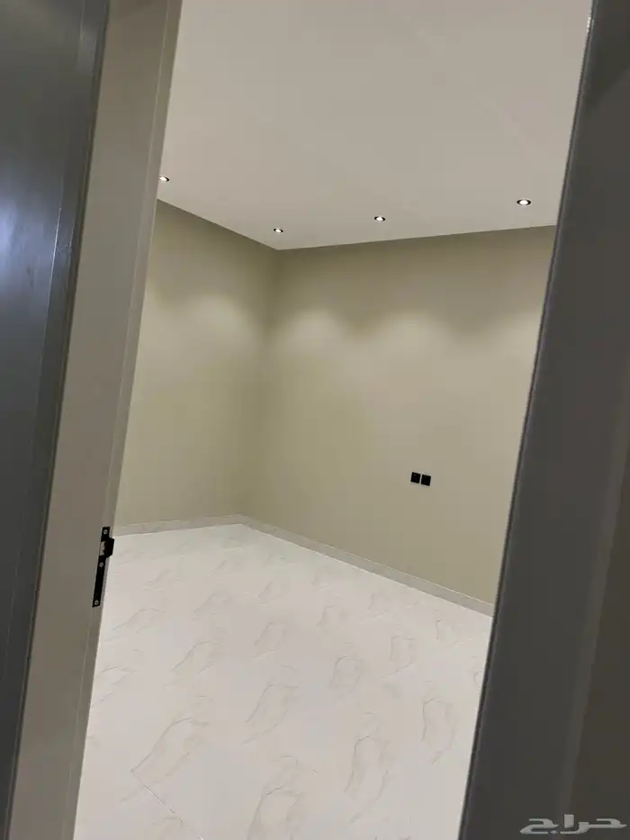 شقة فاخرة للايجار بالمزاحمية 1