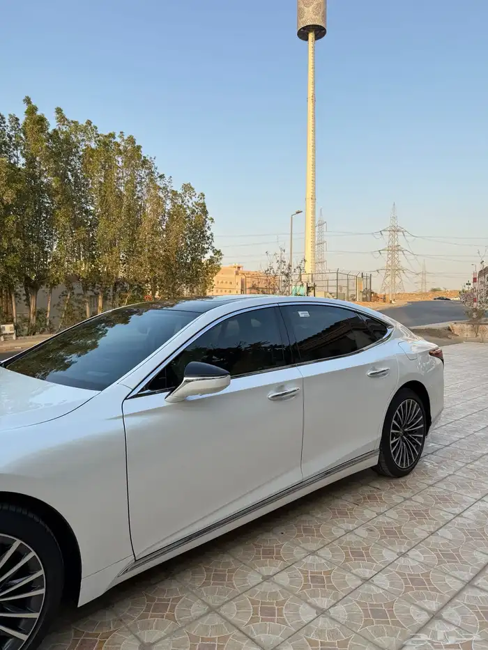 لكزس LS350 11