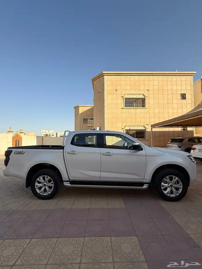 ايسوزو ديماكس LS فل كامل 2024 3