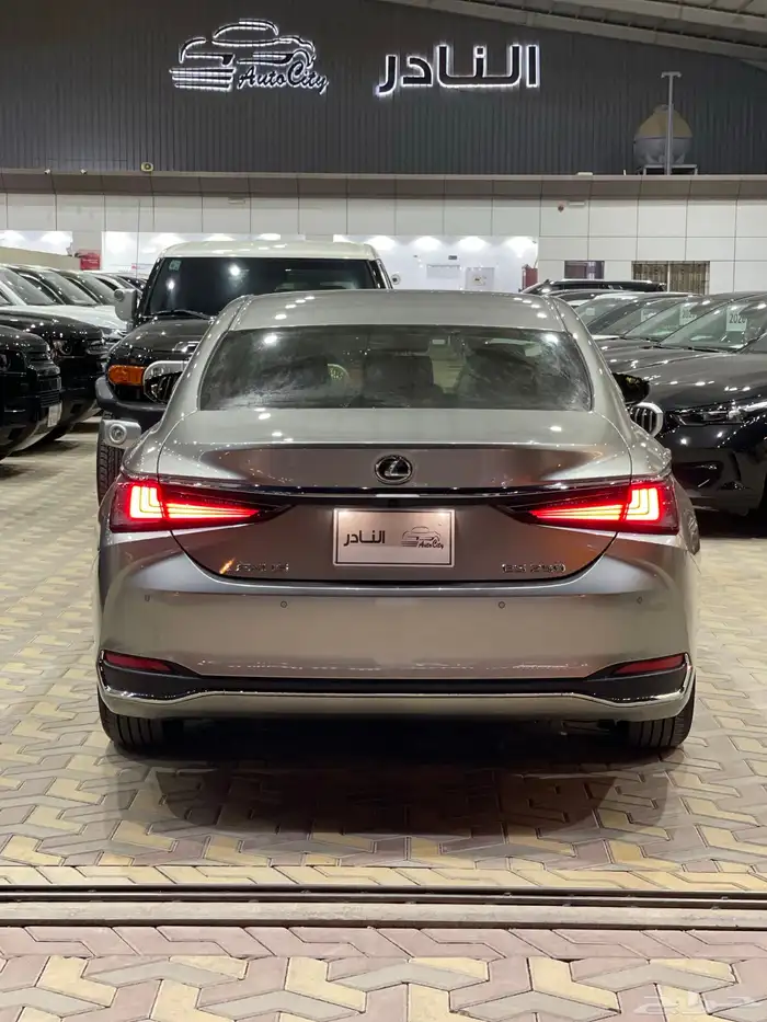 لكزس Es250 AA سعودي 2025 عداد 8 الاف 5