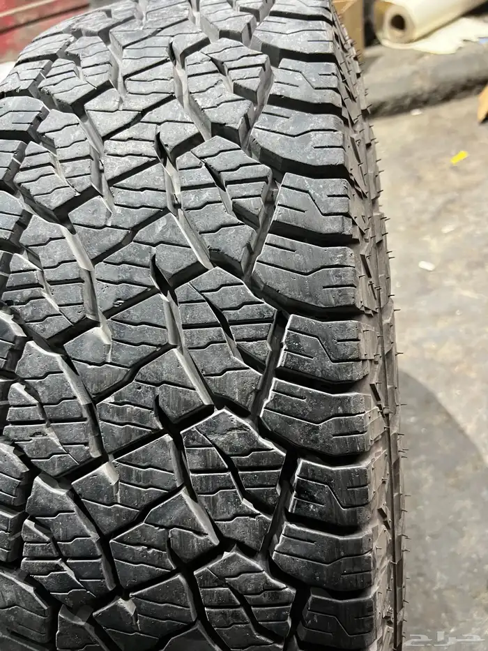 كفرات كومهو ربع حجري مقاس 285 70 17 7