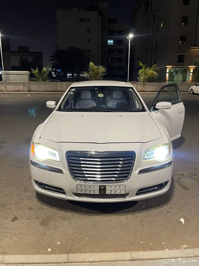 كرايسلر 2012 V6 للبيع 3