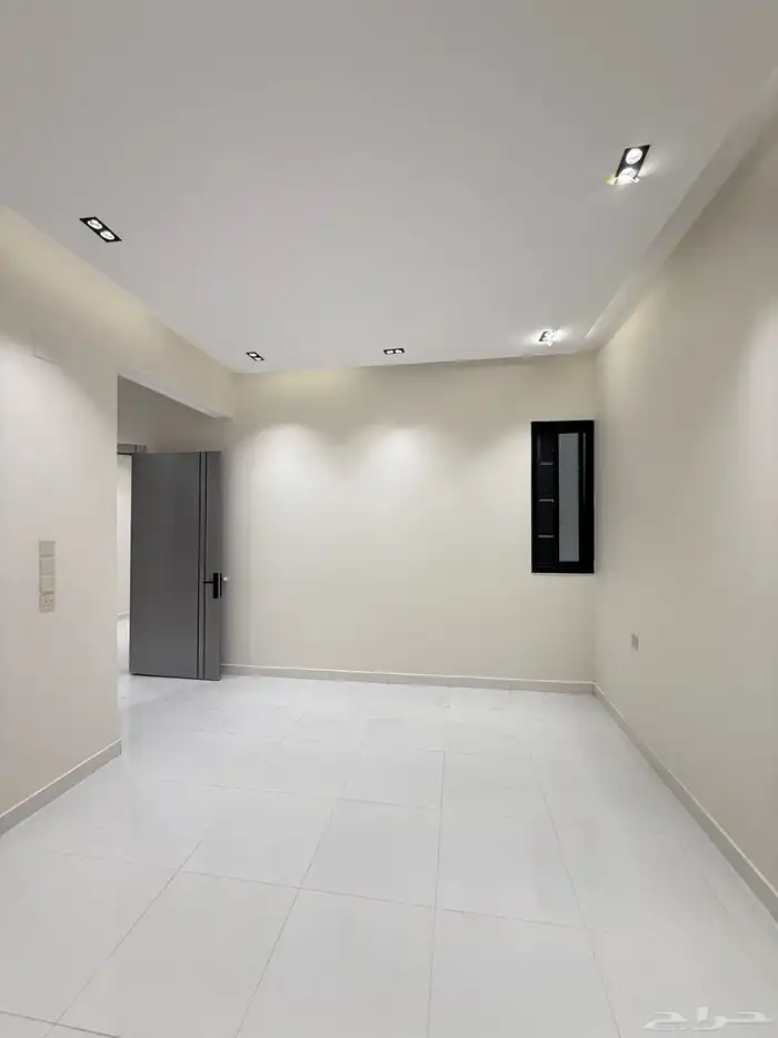 للبيع ادوار ارضيه وادوار علويه بحى المعارض بخميس مشيط 23