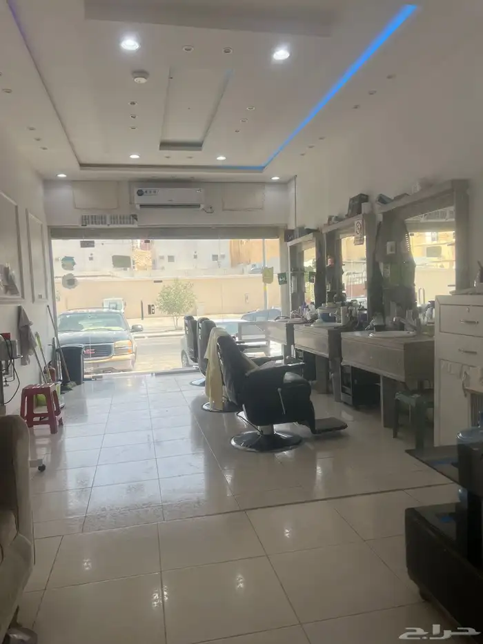 محل حلاق للتقبيل مع كامل أغراضه 0
