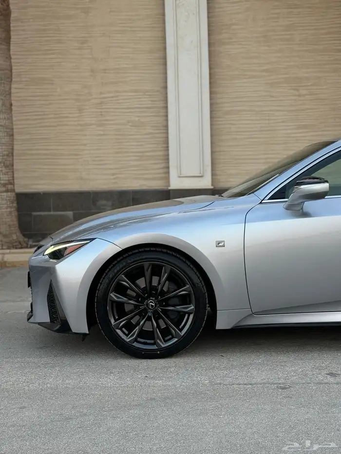 لكزس is 350 F sport ( بحالة الوكالة ) 7