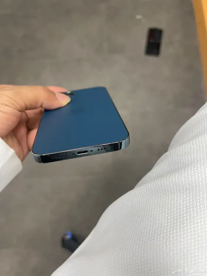 ايفون 12 برو 256 نضيف ما انفك 4