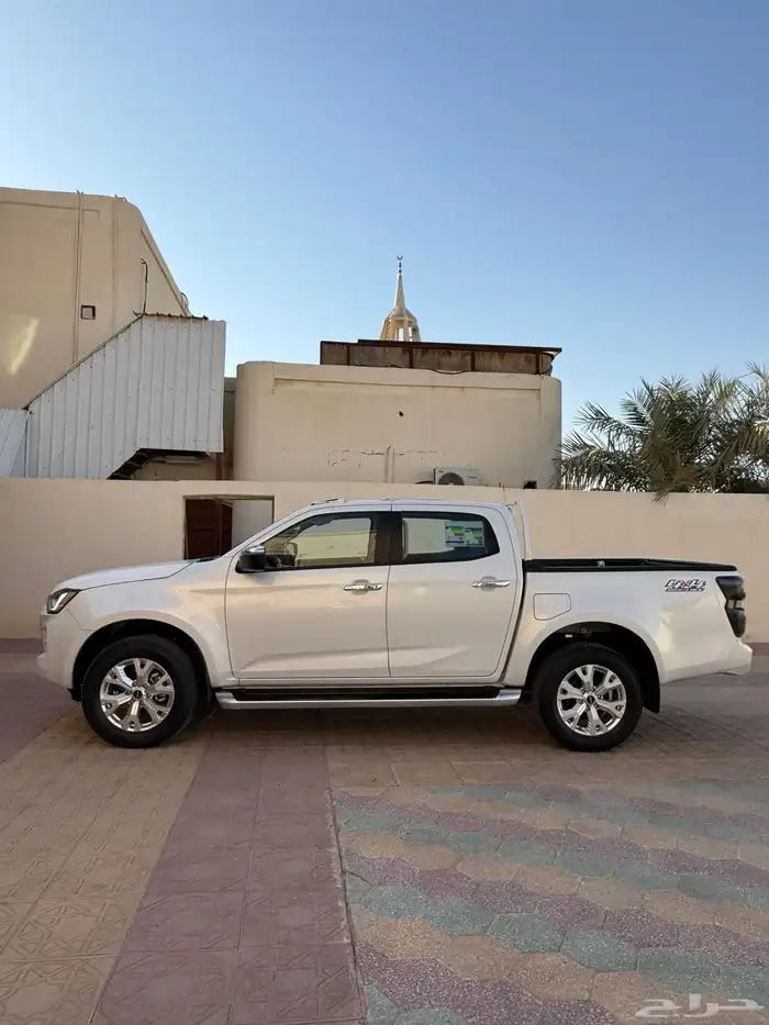 ايسوزو ديماكس LS فل كامل 2024 1